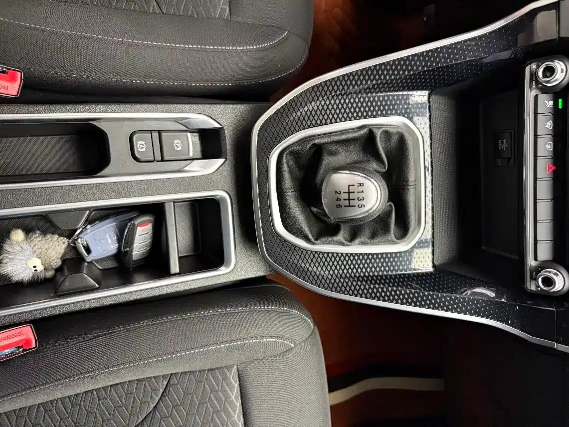 Haval M6 2023 PLUS 1.5T Manual Luxury Intelligent Connectivity Edition — миниатюра 15