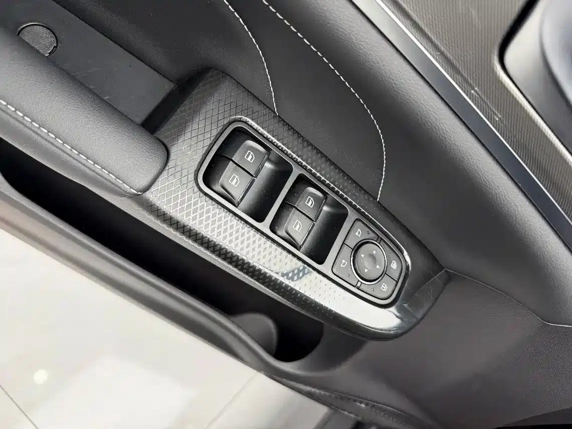 Haval M6 2023 PLUS 1.5T Manual Luxury Intelligent Connectivity Edition — миниатюра 8