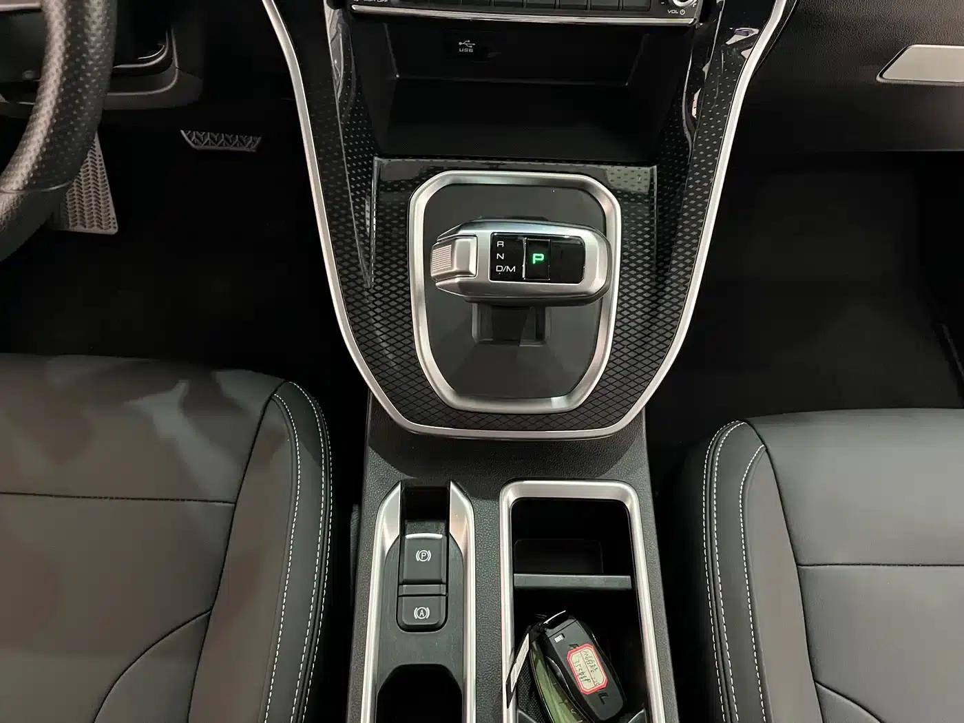 Haval M6 2021 PLUS 1.5T DCT Elite Intelligent Connectivity Edition — миниатюра 14