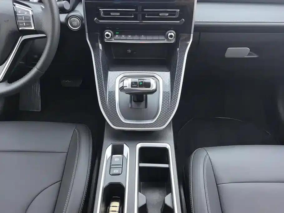 Haval M6 2021 PLUS 1.5T DCT Luxury Intelligent Connectivity Edition — миниатюра 16