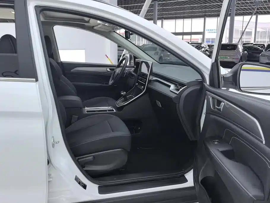 Haval M6 2021 PLUS 1.5T DCT Luxury Intelligent Connectivity Edition — миниатюра 8