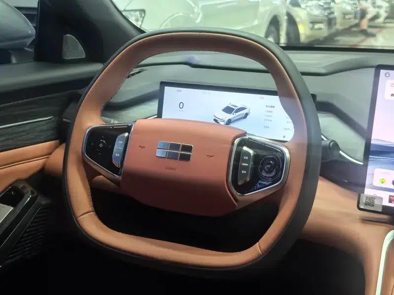 Galaxy L6 2025 1.5 EM-i DHT 140KM Explorer+ Edition — миниатюра 13