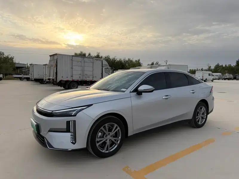 Galaxy L6 2025 1.5 EM-i DHT 140KM Long Range Edition — миниатюра 1