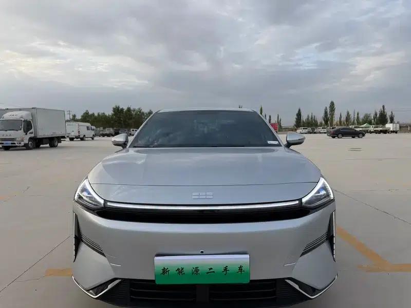 Galaxy L6 2025 1.5 EM-i DHT 140KM Long Range Edition — миниатюра 2