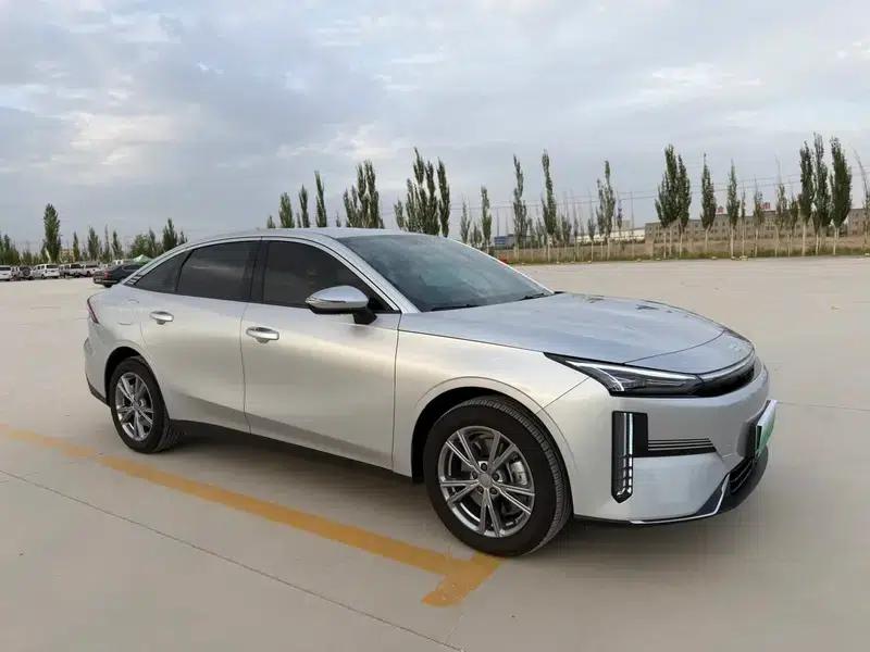Galaxy L6 2025 1.5 EM-i DHT 140KM Long Range Edition — миниатюра 3