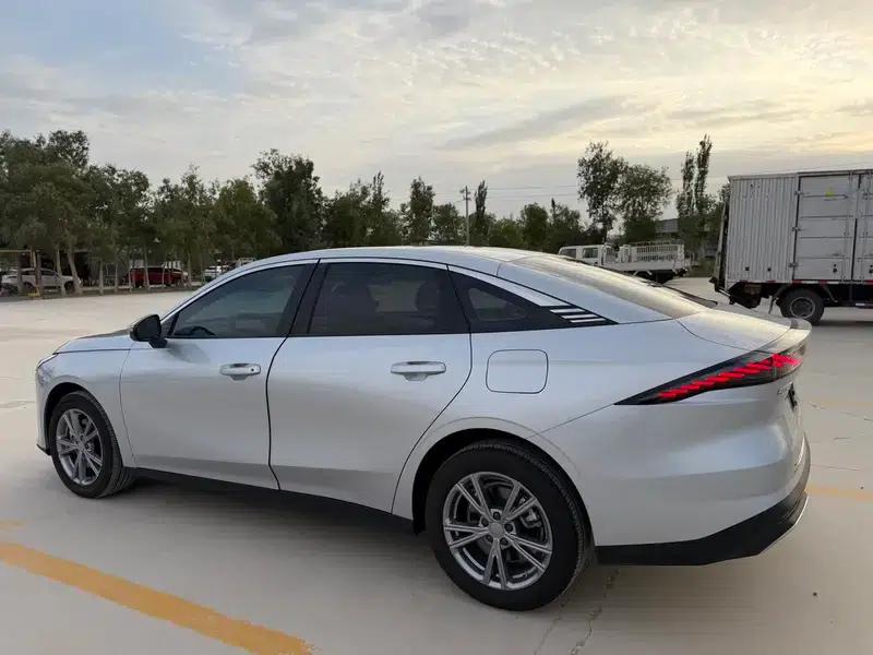 Galaxy L6 2025 1.5 EM-i DHT 140KM Long Range Edition — миниатюра 4