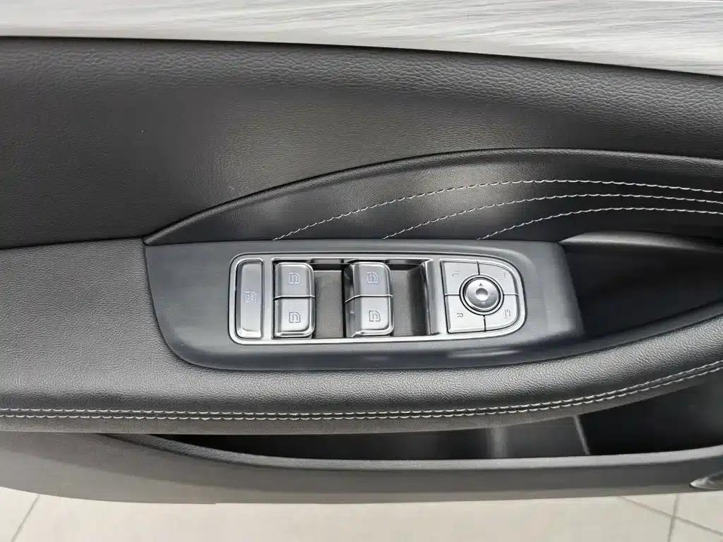 Hongqi H5 2025 1.5T DCT Flag Edition — миниатюра 9