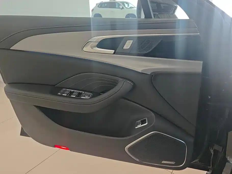 Hongqi H5 2024 2.0T Automatic Intelligent Flagship Edition — миниатюра 7