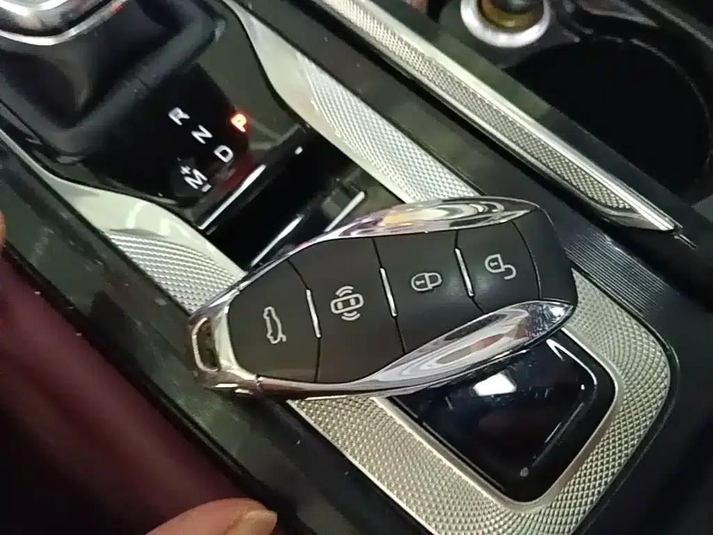 Hongqi H5 2025 1.5T DCT Flag Edition — миниатюра 9