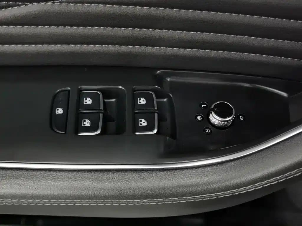 Hongqi HS5 2022 Facelift 2.0T Intelligent Flagship Edition — миниатюра 9