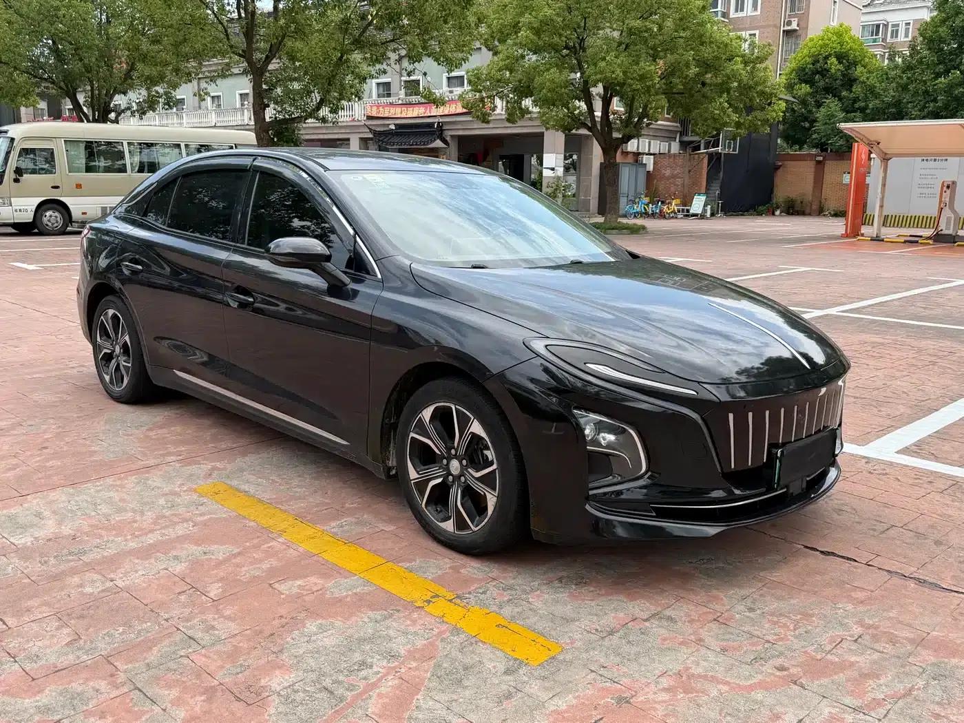 Hongqi E-QM5 2021 Charging Flagship Edition — миниатюра 2