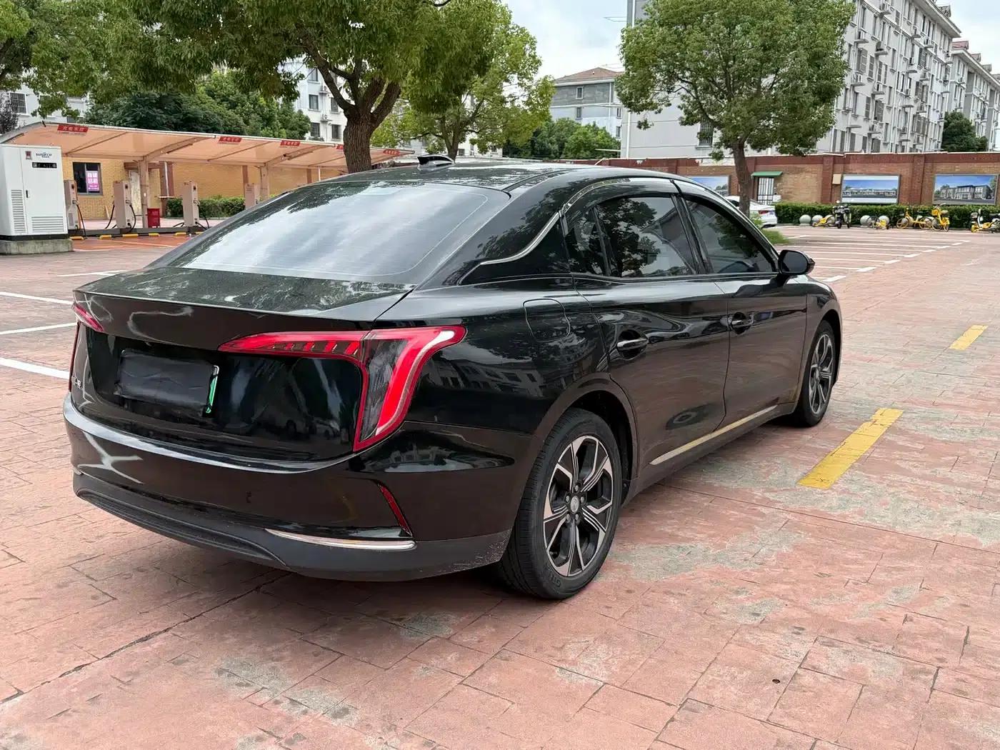 Hongqi E-QM5 2021 Charging Flagship Edition — миниатюра 6