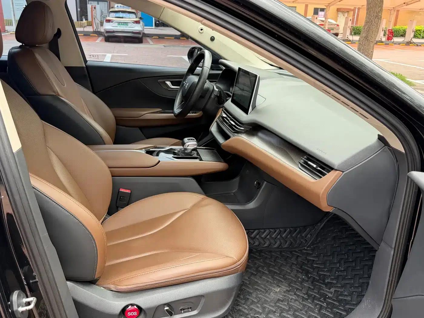 Hongqi E-QM5 2021 Charging Flagship Edition — миниатюра 9