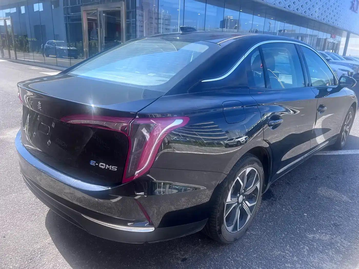 Hongqi E-QM5 2023 Facelift Basic Travel Edition — миниатюра 9