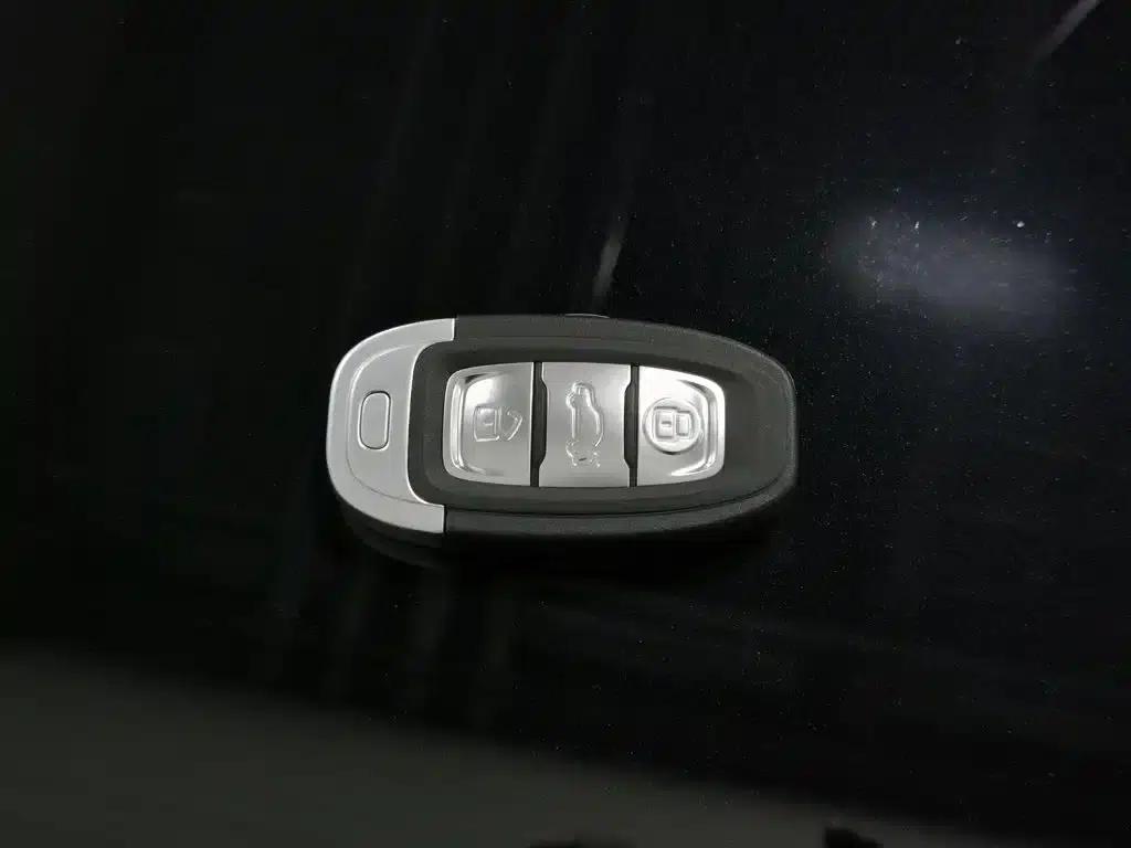 Hongqi E-QM5 2022 Model, 431km Charging Enjoyment Edition — миниатюра 19