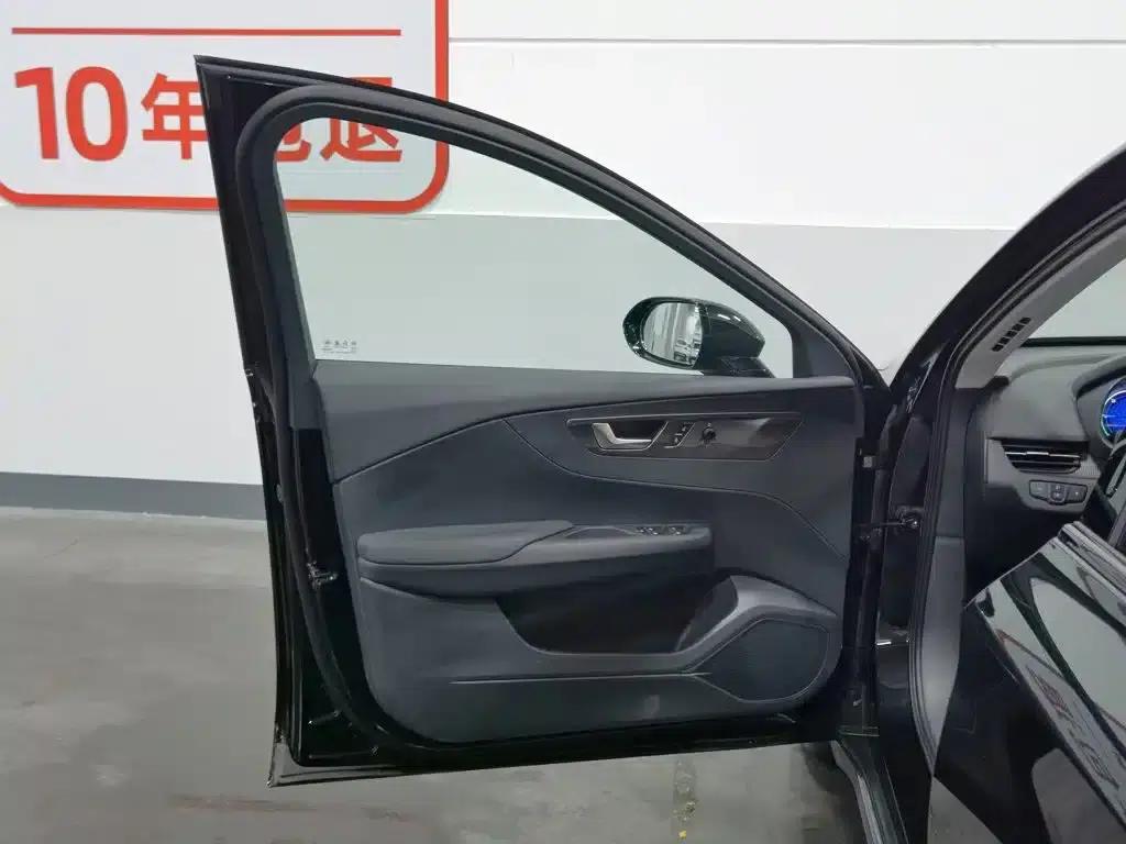 Hongqi E-QM5 2022 Model, 431km Charging Enjoyment Edition — миниатюра 8