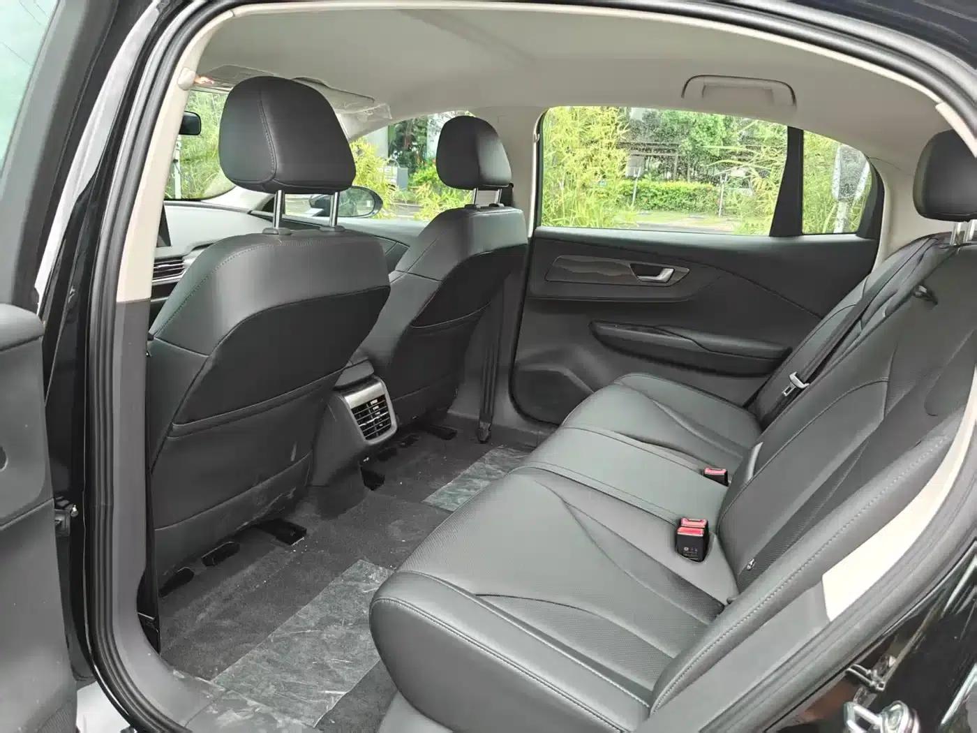 Hongqi E-QM5 2025 Model 610km Plus — миниатюра 6