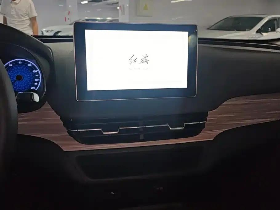 Hongqi E-QM5 2025 500km Travel Edition — миниатюра 13