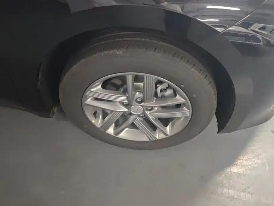 Hongqi E-QM5 2025 500km Travel Edition — миниатюра 6