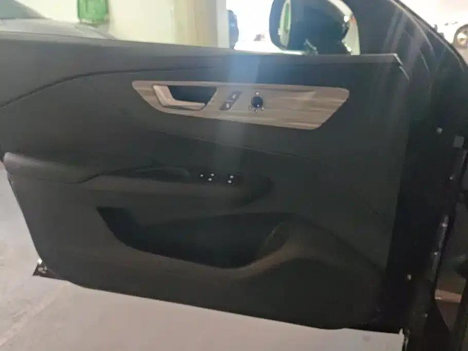 Hongqi E-QM5 2025 500km Travel Edition — миниатюра 7