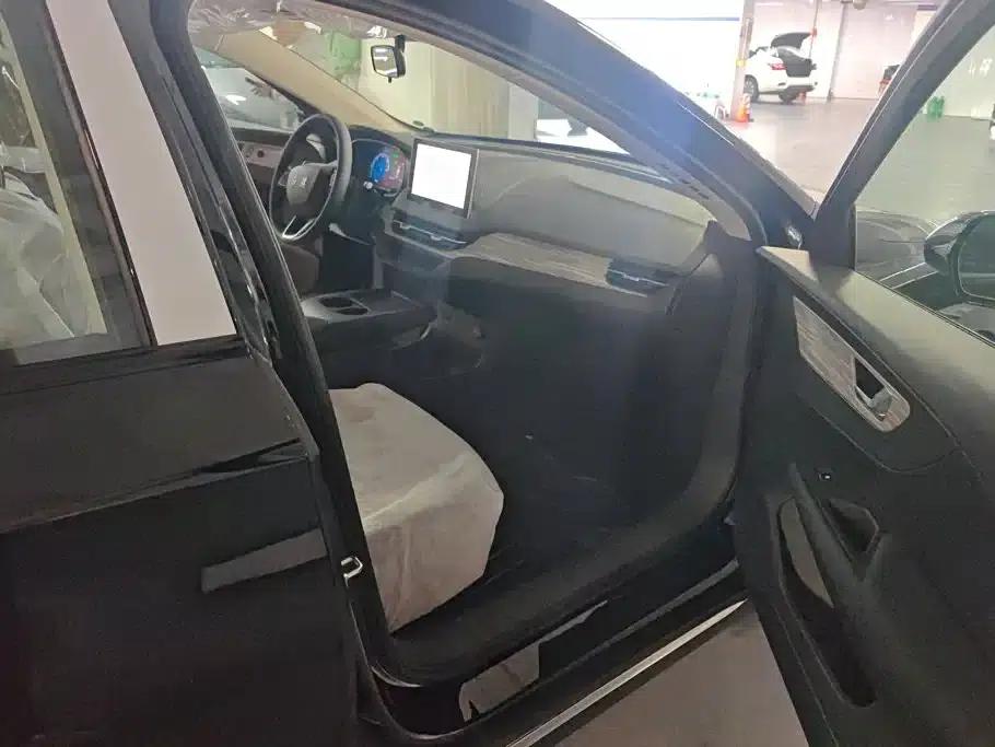 Hongqi E-QM5 2025 500km Travel Edition — миниатюра 8