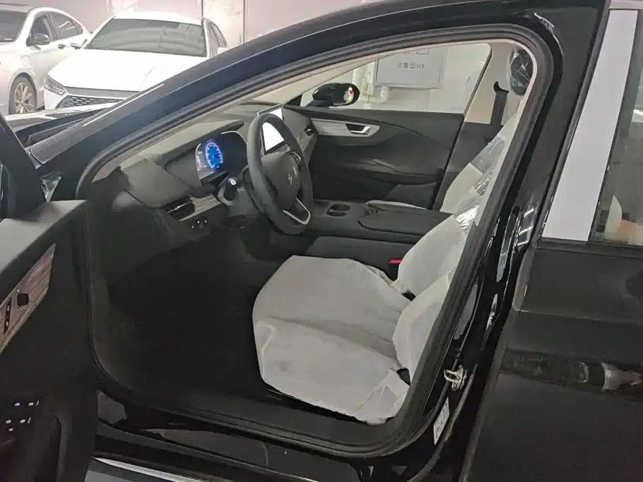 Hongqi E-QM5 2025 500km Travel Edition — миниатюра 9