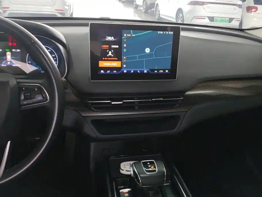 Hongqi E-QM5 2021 Charging Didi Edition — миниатюра 13
