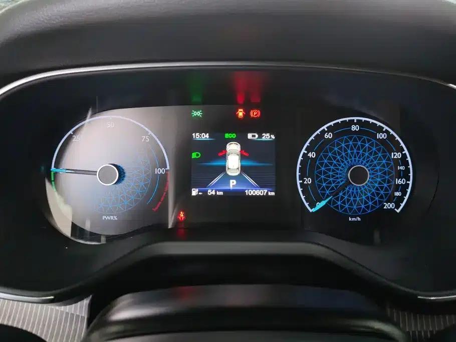 Hongqi E-QM5 2021 Charging Didi Edition — миниатюра 14