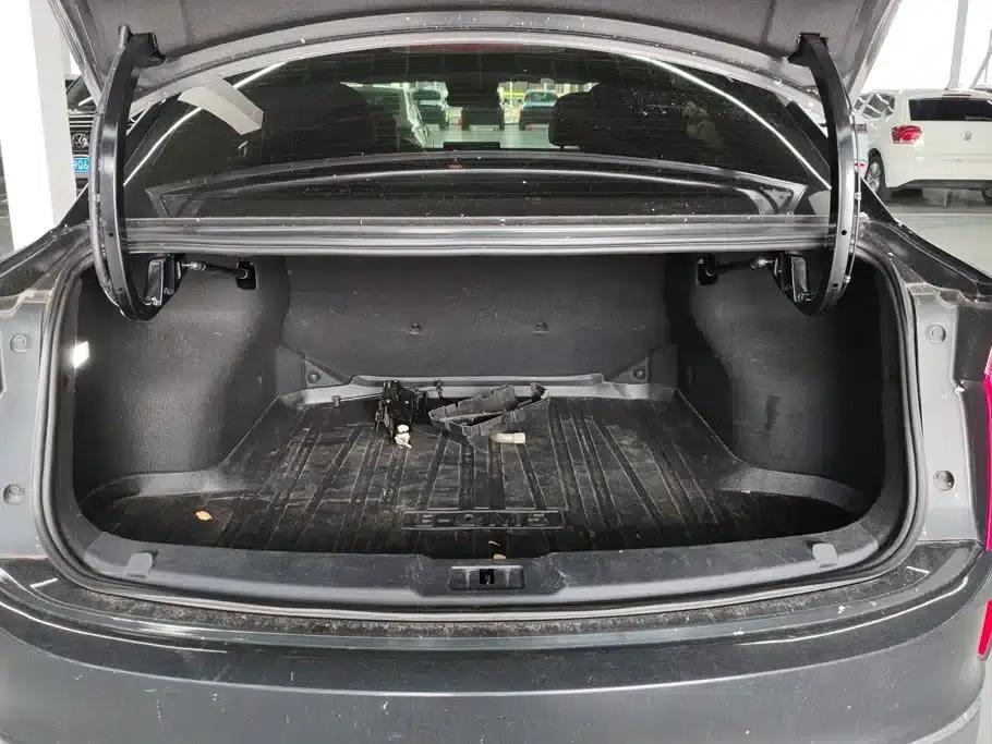 Hongqi E-QM5 2021 Charging Didi Edition — миниатюра 4