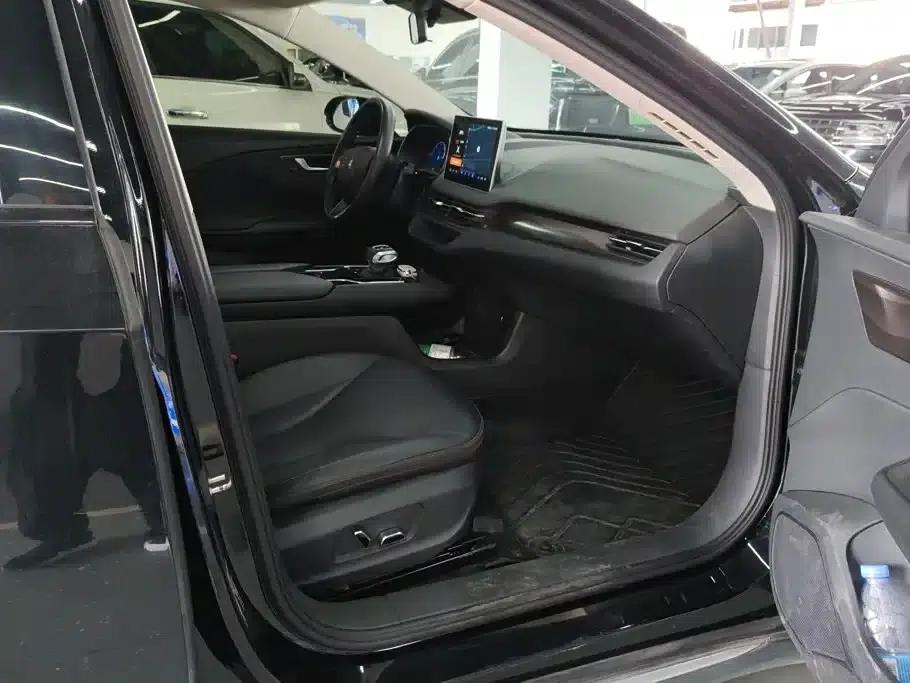 Hongqi E-QM5 2021 Charging Didi Edition — миниатюра 8