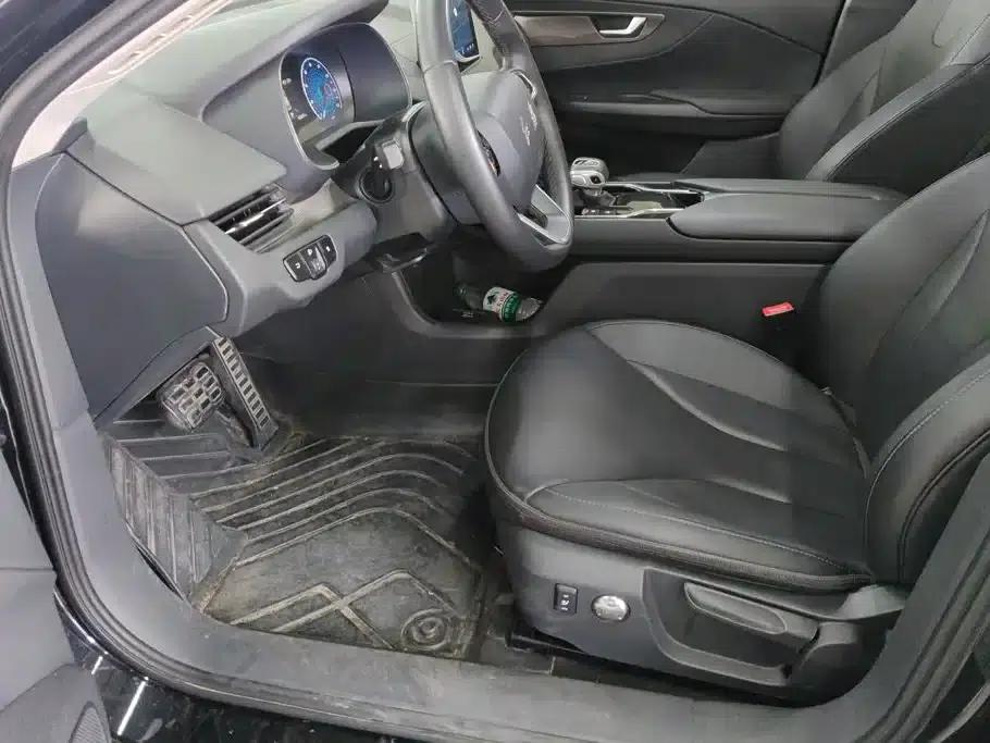 Hongqi E-QM5 2021 Charging Didi Edition — миниатюра 9