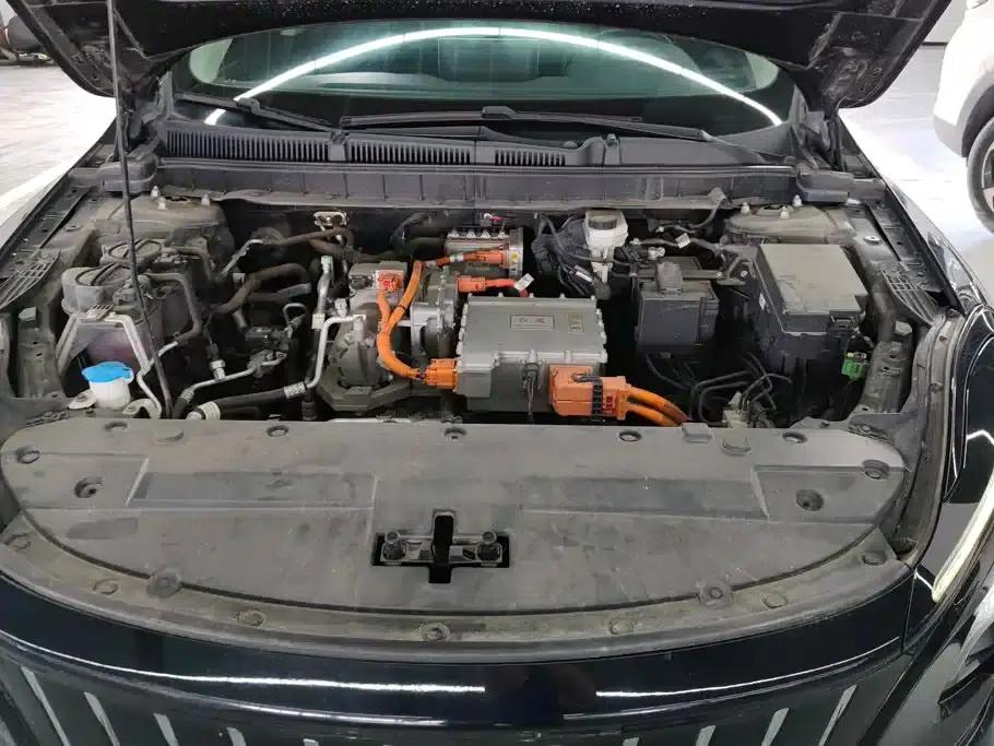 Hongqi E-QM5 2021 Charging Didi Edition — миниатюра 10