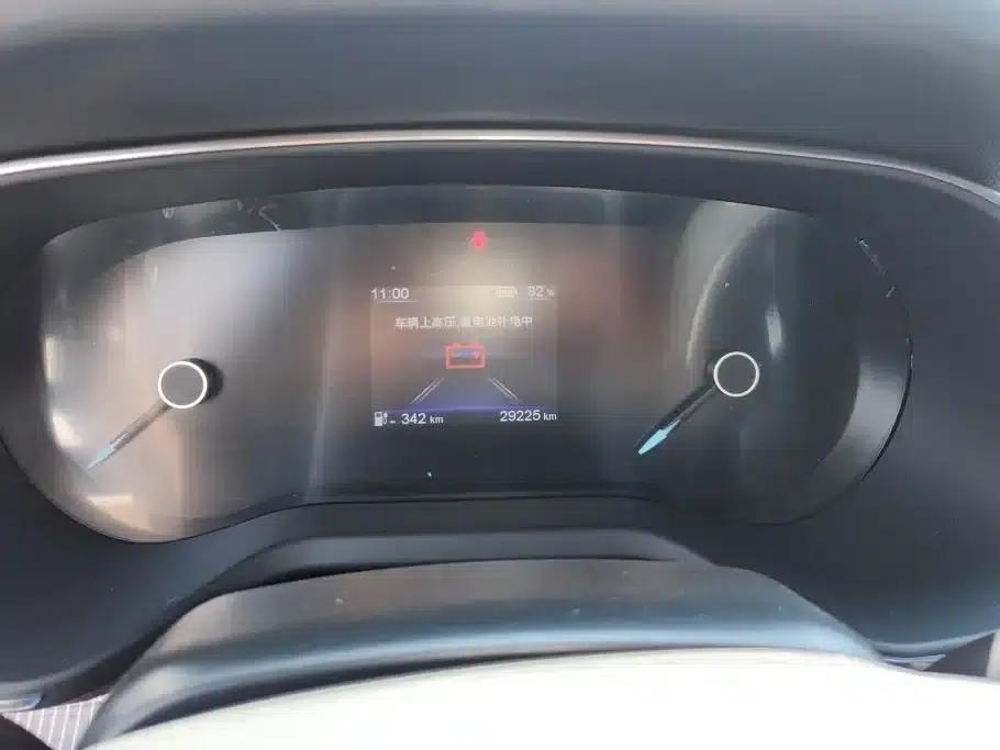 Hongqi E-QM5 2023 Basic Travel Edition — миниатюра 14