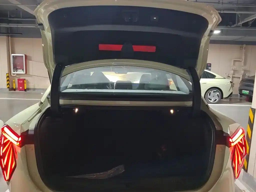 Hongqi EH7 2025 Model 690 Smart Selection Edition — миниатюра 19