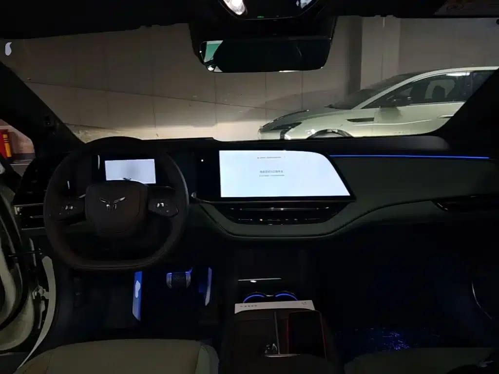 Hongqi EH7 2025 Model 690 Smart Selection Edition — миниатюра 10