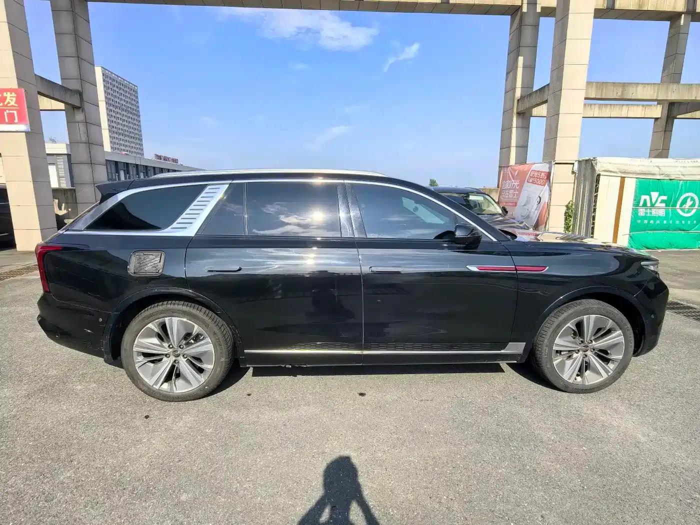 Hongqi E-HS9 2022 Model 690km Flagship Edition (Six Seats) — миниатюра 3