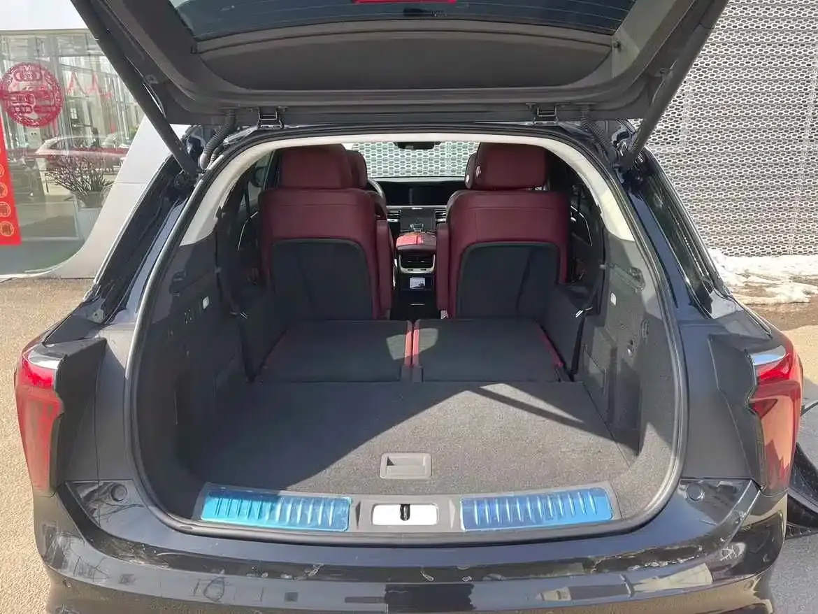 Hongqi E-HS9 2022 Model 690km Flagship Edition (Six Seats) — миниатюра 5