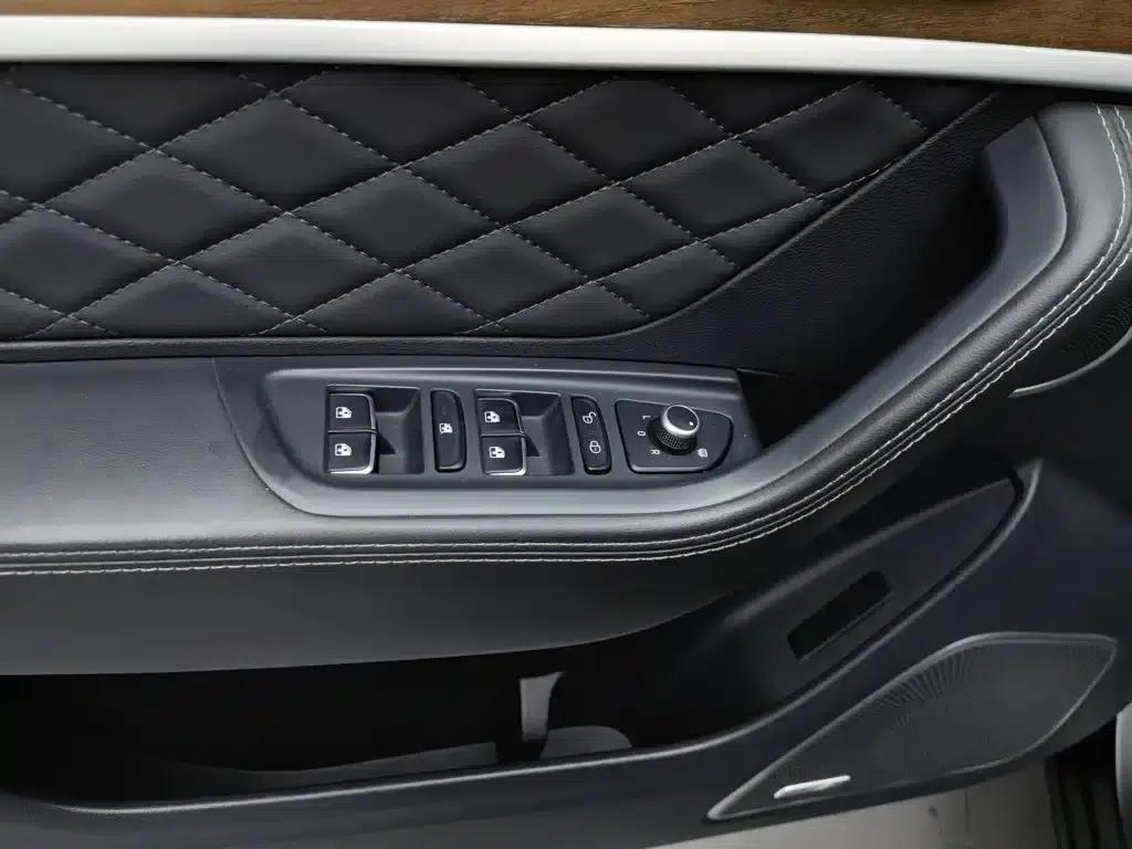 Hongqi HS7 2022 2.0T DCT 2WD Intelligent Flagship Edition (5-seater) — миниатюра 9