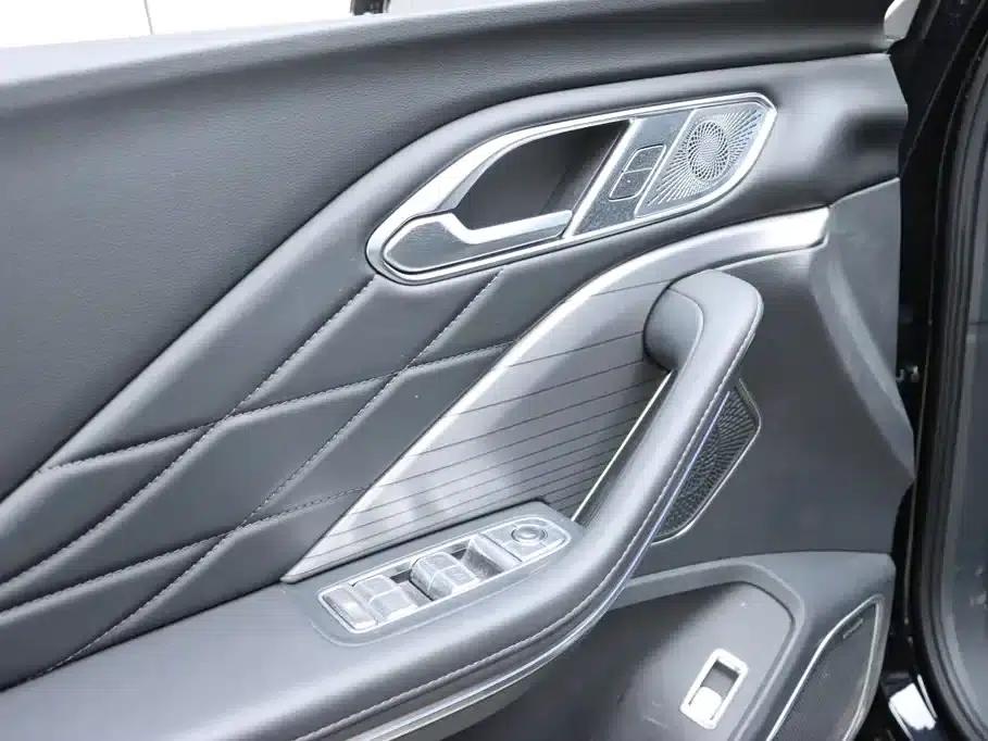 Hongqi HS7 PHEV 2024 2.0T PHEV 4WD Flagship Edition 7-seater — миниатюра 11