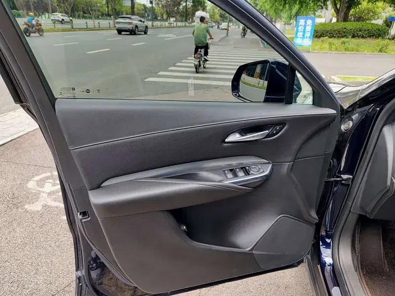 Cadillac XT4 2021 28T Two-Wheel Drive Technology Edition — миниатюра 10