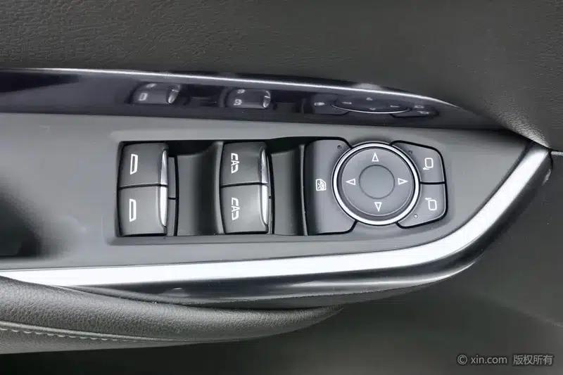 Cadillac XT4 2022 28T 2WD Fashion Edition — миниатюра 23