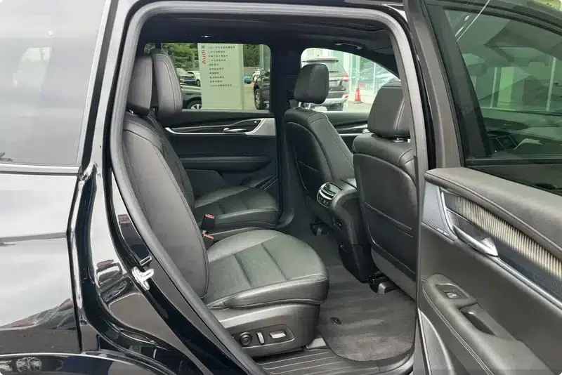 Cadillac XT6 2025 2.0T Executive Black Label Edition — миниатюра 15