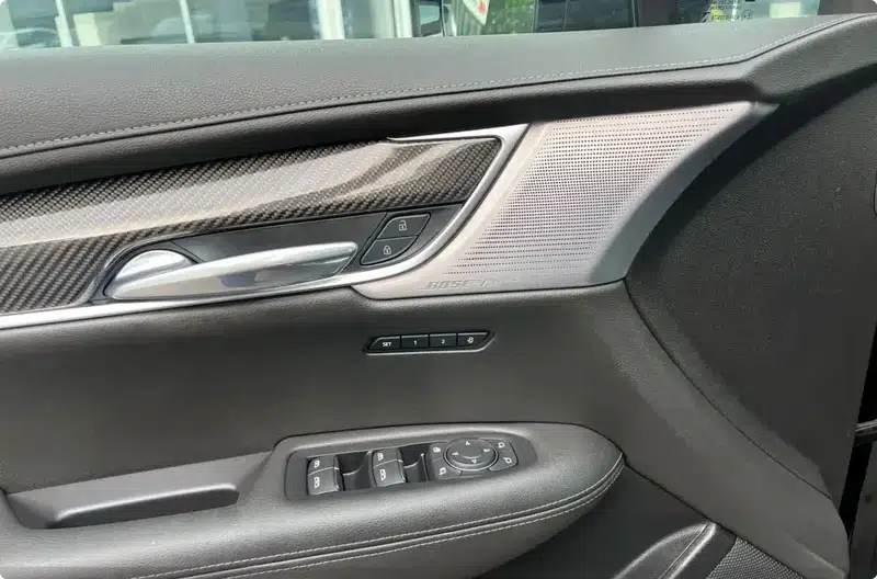 Cadillac XT6 2025 2.0T Executive Black Label Edition — миниатюра 17