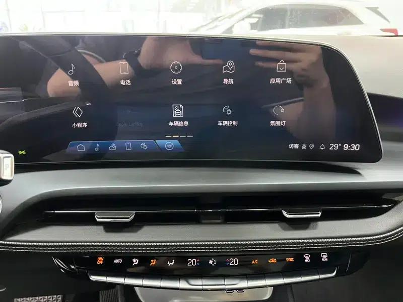 2023 Cadillac GT4 25T Premium — миниатюра 11