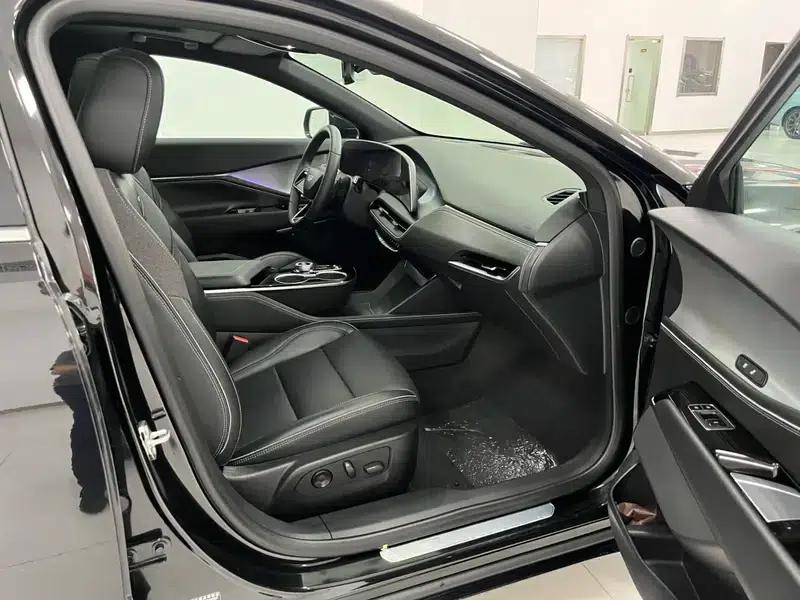 2023 Cadillac GT4 25T Premium — миниатюра 20