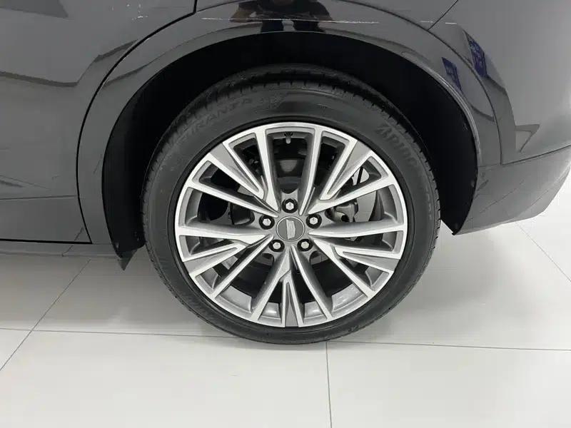 2023 Cadillac GT4 25T Premium — миниатюра 8