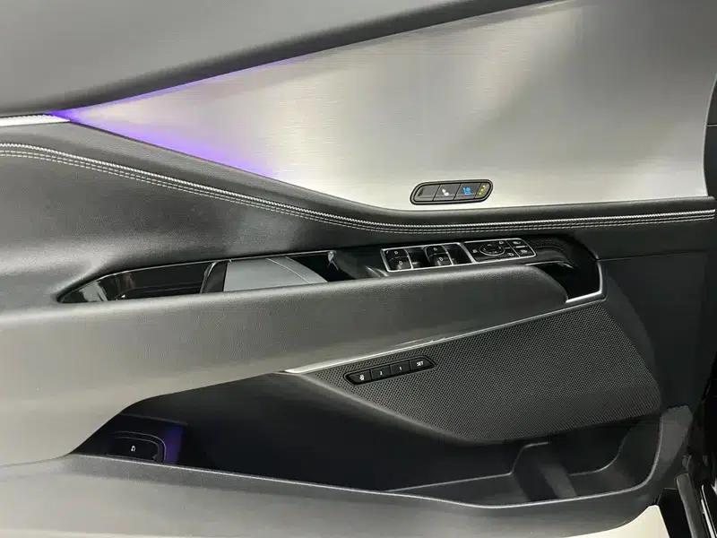 2023 Cadillac GT4 25T Premium — миниатюра 9