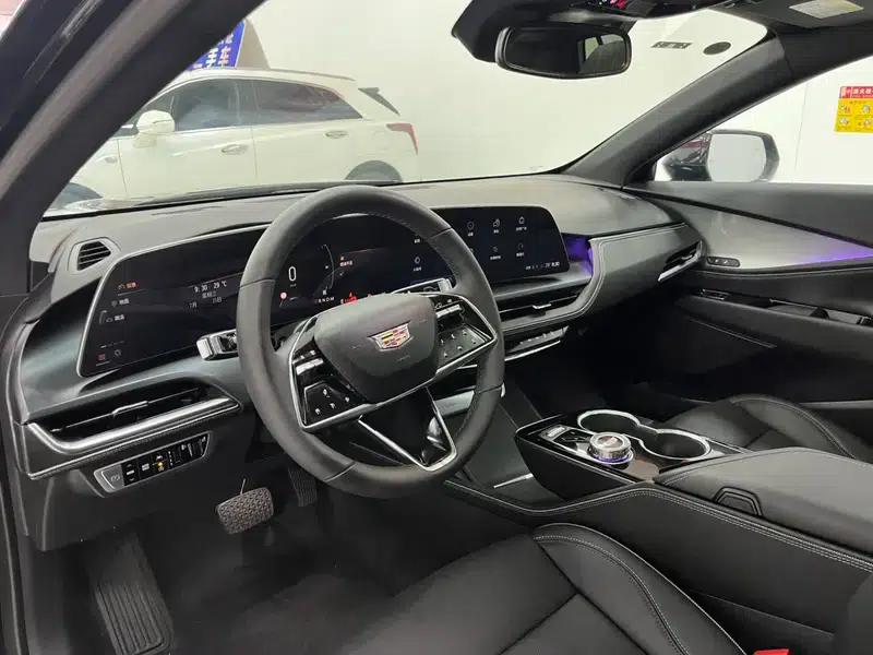 2023 Cadillac GT4 25T Premium — миниатюра 10