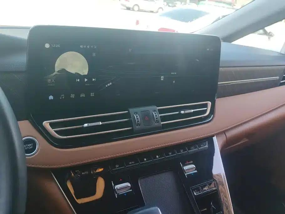 Hongqi HQ9 PHEV 2024 2.0T AWD Luxury Edition — миниатюра 13