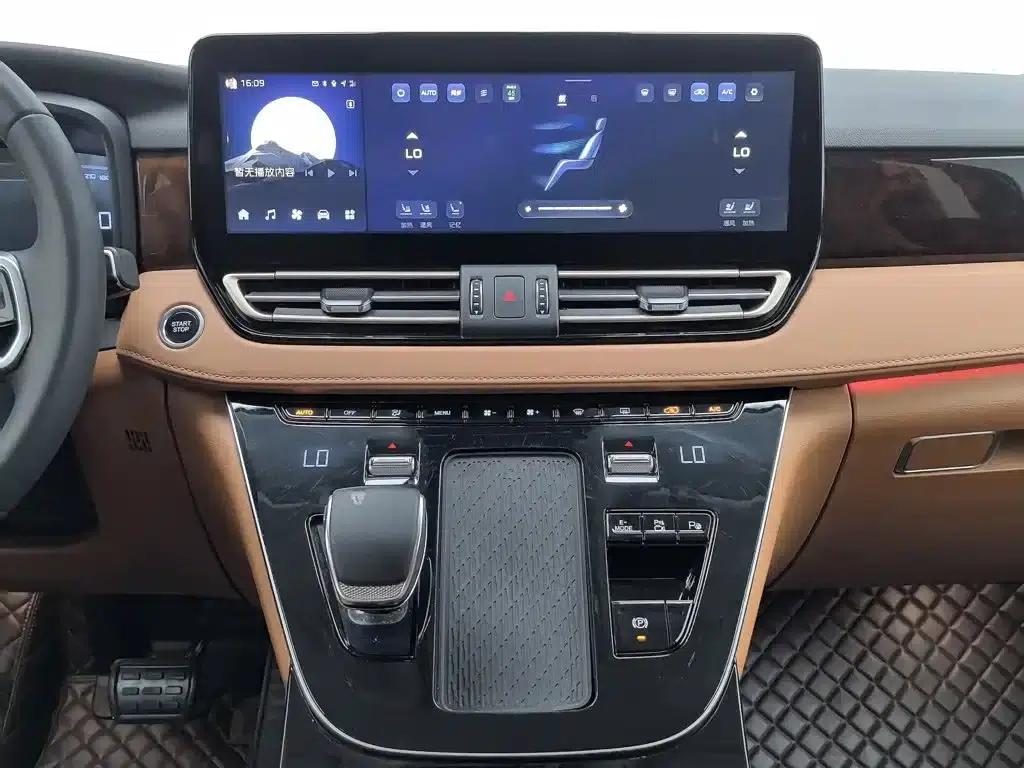 Hongqi HQ9 PHEV 2024 2.0T AWD Luxury Edition — миниатюра 12